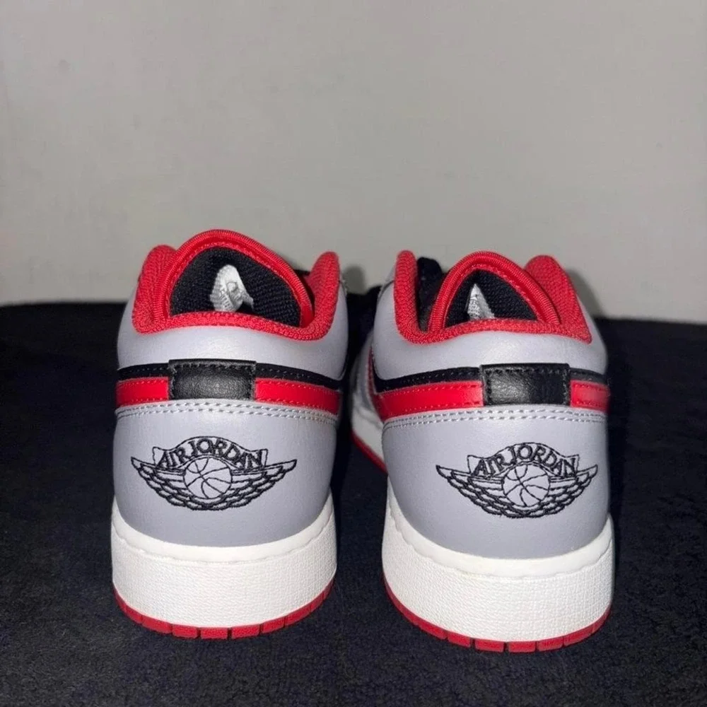 Air Jordan 1 Low Cement Fire Red Size 7Y / 8.5W Pre-Owned - Picture 7 of 7